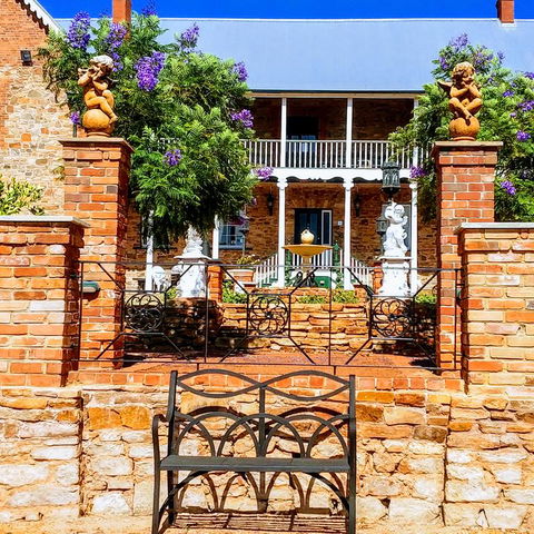 Courtyard Faversham House - Tourism Brisbane 3