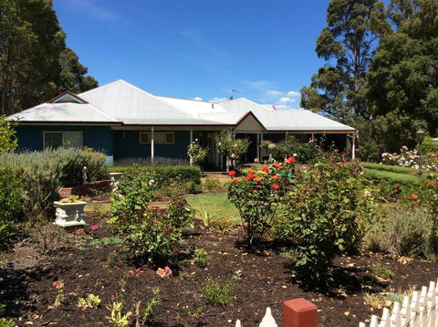 Crabapple Lane - Tourism Brisbane 0