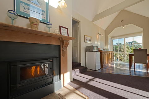 Crabtree Riverfront Cottages - Tourism Brisbane 1