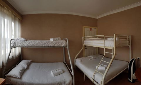 Cringila Hotel - Tourism Brisbane 1