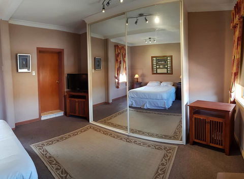 Cringila Hotel - Tourism Brisbane 2