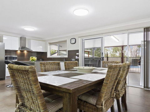 Currambene Cottage - All About Location - Brisbane Tourism 2