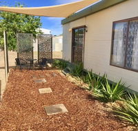 Cute Private Studio Flat with AIRCON - Tourism Brisbane