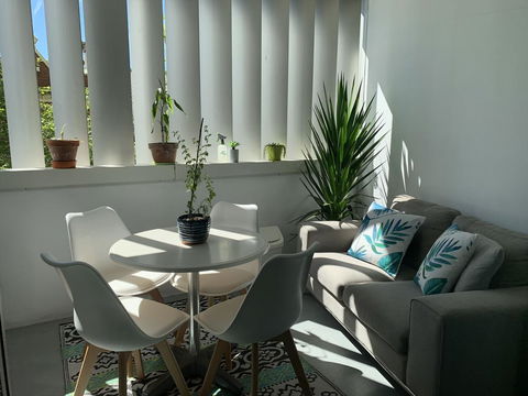 Darlinghurst Spacious Apartment With Balcony And Pool With Harbour Views - Tourism Brisbane 2