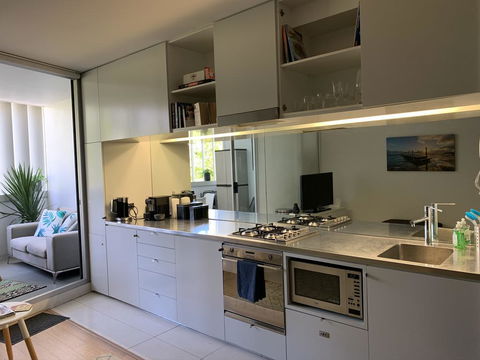 Darlinghurst Spacious Apartment With Balcony And Pool With Harbour Views - Tourism Brisbane 1