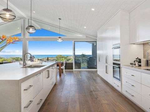 Dayz Dreamin - Pool, Gas Fireplace And Beachfront - Tourism Brisbane 1