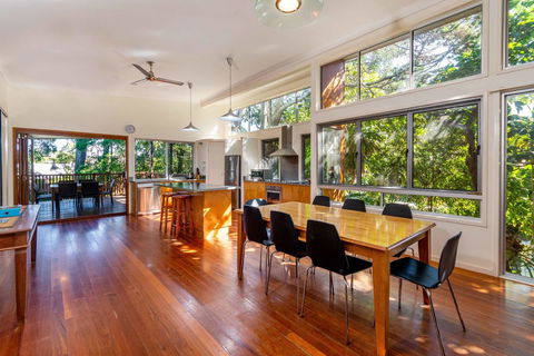 Decked Out For A Fantastic Holiday - Winnett St, Woorim (Upstairs Only) - Tourism Brisbane 3