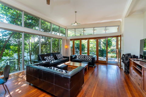 Decked Out For A Fantastic Holiday - Winnett St, Woorim (Upstairs Only) - Tourism Brisbane 1