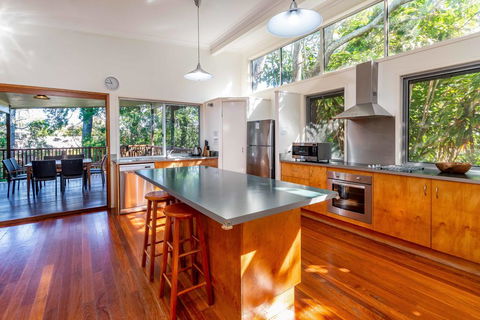 Decked Out For A Fantastic Holiday - Winnett St, Woorim (Upstairs Only) - Tourism Brisbane 2