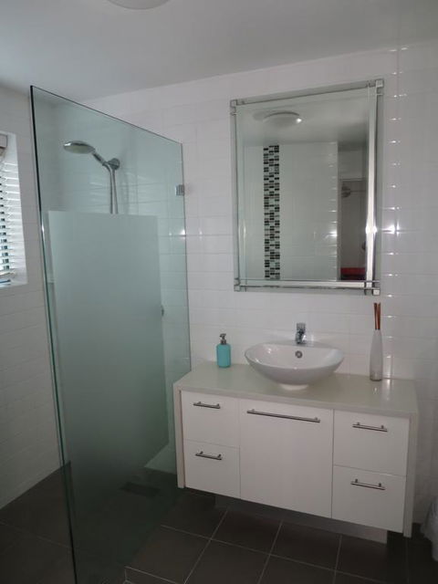 Deepwater Cove Unit 7, 68 Lower Gay Terrace, Bulcock Beach - Tourism Brisbane 3