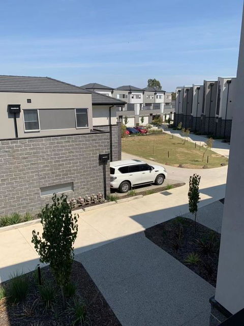 Delicate And Peaceful Bundoora Townhouse 10-R1 - Tourism Brisbane 3