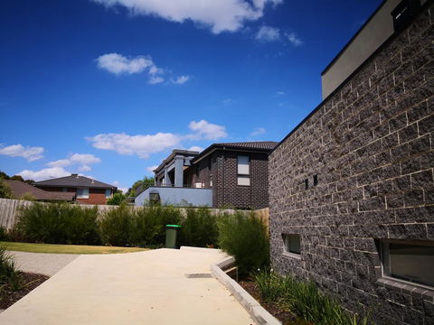 Delicate And Peaceful Bundoora Townhouse 20-R2 - Tourism Brisbane 2