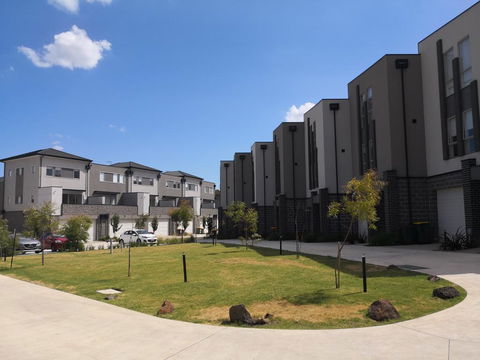 Delicate And Peaceful Bundoora Townhouse 20-R2 - Tourism Brisbane 3