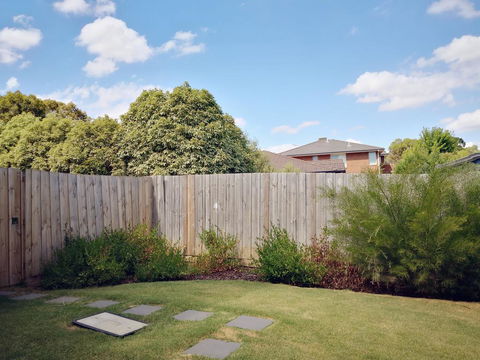 Delicate And Peaceful Bundoora Townhouse 20-R3 - Tourism Brisbane 1