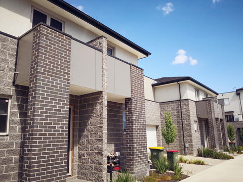 Delicate And Peaceful Bundoora Townhouse 7-R4 - Tourism Brisbane 1