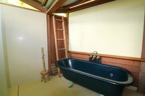 Delicate Nobby Artist Studio, 898 Point Plomer Road - Brisbane Tourism 3