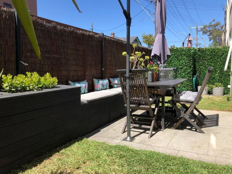 Delightful Ground Floor Apartment With Private Courtyard Few Minutes To St Kilda Beach - Brisbane Tourism 2
