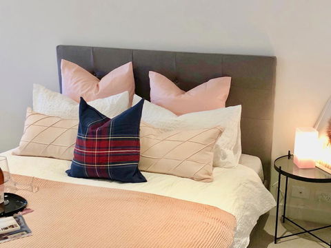 Deluxe And Brand New Lakeside Apartment - Tourism Brisbane 3