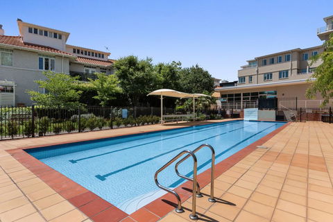 Deluxe Unit With Pool, Parking And Gym Near Beaches - Tourism Brisbane 3