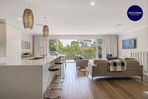 DESIGNER HOLIDAY BEACH PAD // 4 BED // COPA - Tourism Brisbane 0