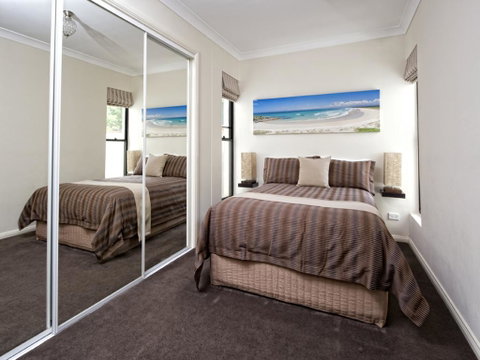 Dolphin Shores - Brisbane Tourism 1