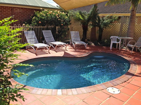 Dolphin Shores - Brisbane Tourism 0
