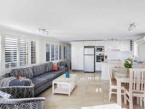 Dolphin Watch@Nelson Bay - Tourism Brisbane 1