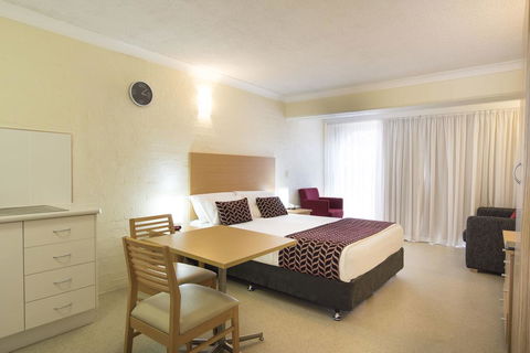 Don Pancho Beach Resort - Tourism Brisbane 3