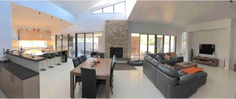 Dromana Spacious Family Getaway Indoor Outdoor Living - Tourism Brisbane 0