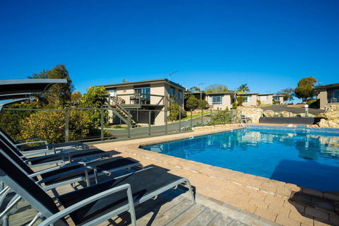 Eagle Heights Holiday Units - Tourism Brisbane 0