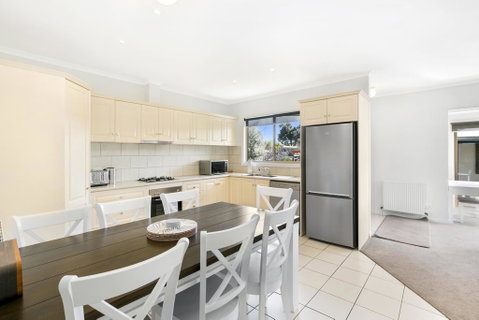 Easy Living Rosebud - Brisbane Tourism 1