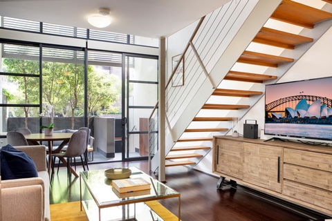 Elegant Loft Perfect For Inner City Explorers - Tourism Brisbane 0
