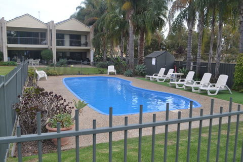 ELSINOR Townhouse 8 Mulwala - Tourism Brisbane 0