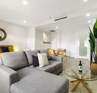 Enjoy bayside life at stylish studio close to city - Tourism Brisbane