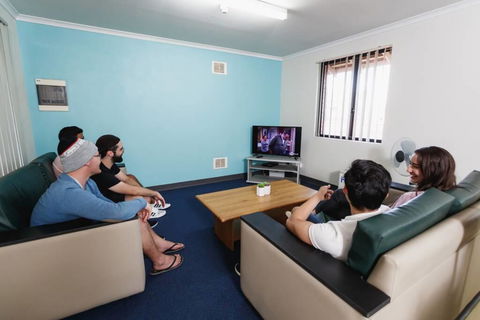Erica Underwood House 6 Bedroom Flat - Brisbane Tourism 1