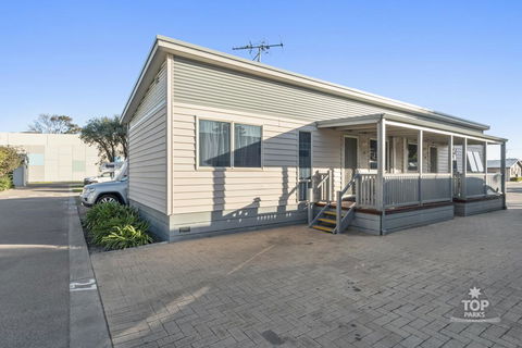 Esperance Bay Holiday Park - Tourism Brisbane 0