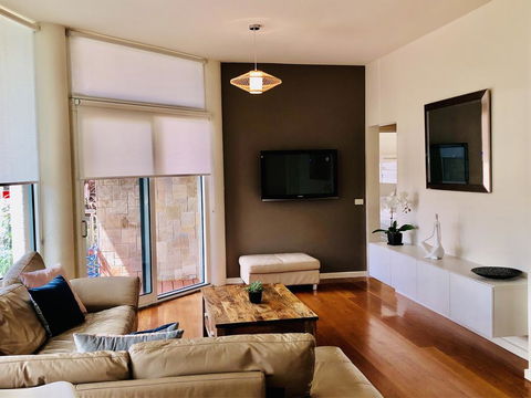 Exclusive Anglesea River Beach Apartment - Tourism Brisbane 0
