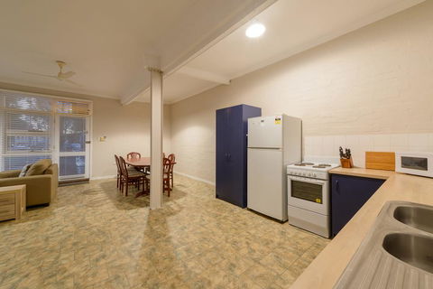 Exmouth Villas Unit 35 - 2 Bedroom Self-Contained Unit At The Heart Of Town - Brisbane Tourism 2