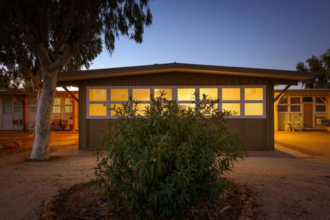 Exmouth Villas Unit 35 - 2 Bedroom Self-Contained Unit At The Heart Of Town - Brisbane Tourism 3