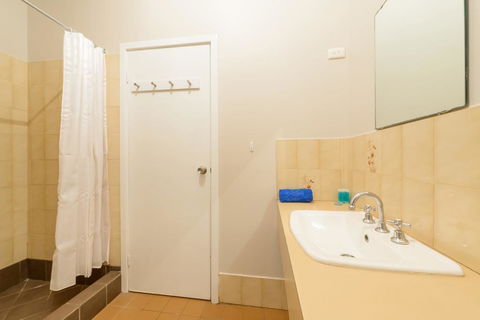 Exmouth Villas Unit 35 - 2 Bedroom Self-Contained Unit At The Heart Of Town - Brisbane Tourism 1