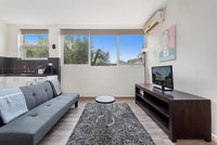 Explore Melbourne from a Convenient South Yarra Pad