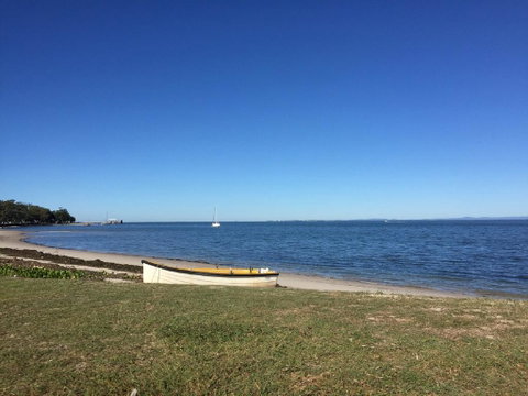 Fabulous Location - Ground Floor Waterfront Unit! Clearview Apartments - Brisbane Tourism 2