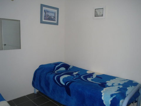 Fabulous Location - Ground Floor Waterfront Unit! Clearview Apartments - Brisbane Tourism 1