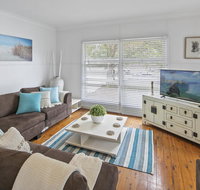 Family Beach House With Parking and Outdoor Dining - Tourism Brisbane