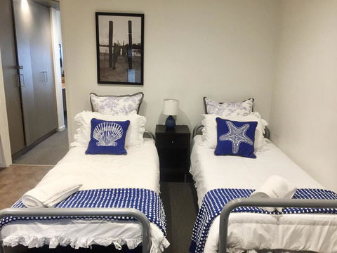 FAMILY ISLAND GETAWAY - BEACHFRONT APARTMENT - Brisbane 4u 2