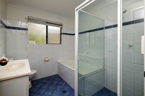 FAR SHORE - Brisbane 4u 3