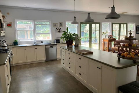 Farm House At The Gateway To The King Valley - Tourism Brisbane 3