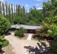 Farrington House - On the banks of the Ovens River - Brisbane Tourism