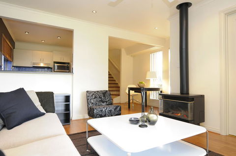 Feathers Serviced Townhouse - Brisbane Tourism 1