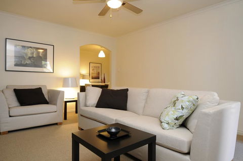 Feathers Serviced Townhouse - Brisbane Tourism 3